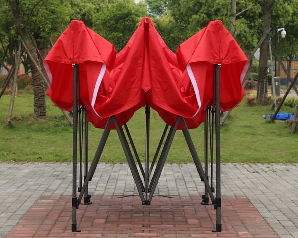 Gazebo 3x3 rosso in apertura