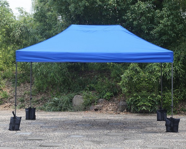 Gazebo pieghevole 4,5x3 blu in acciaio 40 mm montato all'aperto