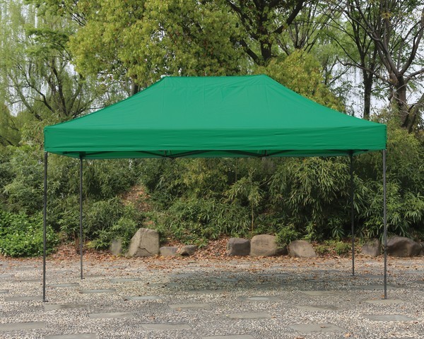 Gazebo pieghevole 4,5x3 verde in acciaio 40 mm montato all'aperto
