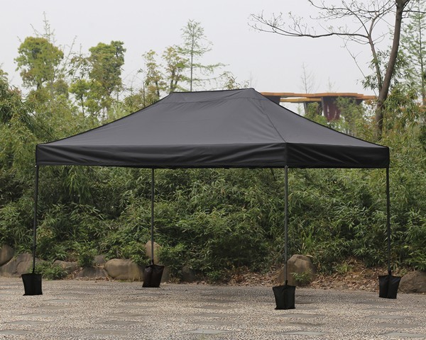 Gazebo pieghevole 4,5x3 nero in acciaio 40 mm montato all'aperto