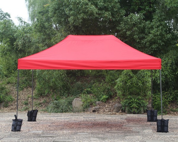 Gazebo pieghevole 4,5x3 rosso in acciaio 40 mm montato all'aperto