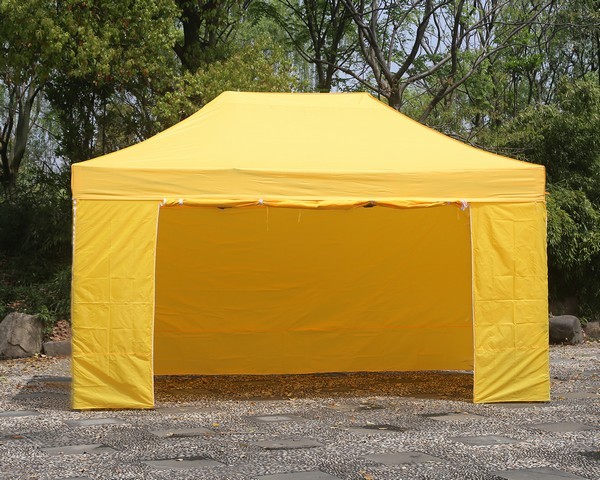 Gazebo 4,5x3 giallo con pareti montate