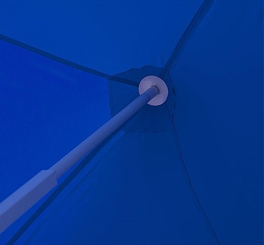 Dettaglio del telo tetto del gazebo 3x3 blu