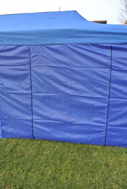 Dettaglio del telo del gazebo 4,5x3 blu