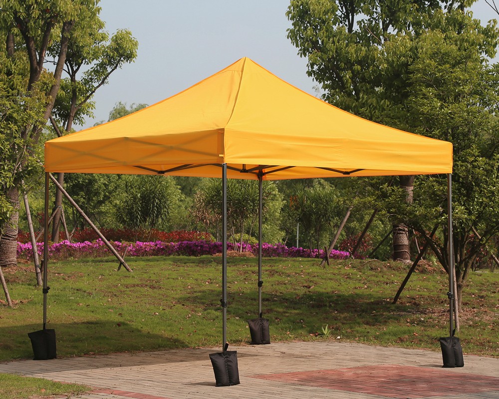 Gazebo 3x3 giallo in apertura
