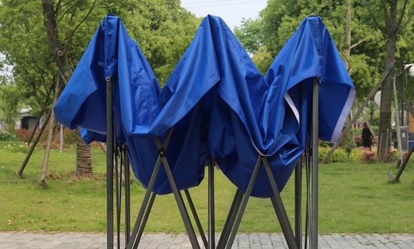 Gazebo 3x3 blu in apertura