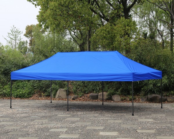 Gazebo pieghevole 6x3 blu montato all'aperto