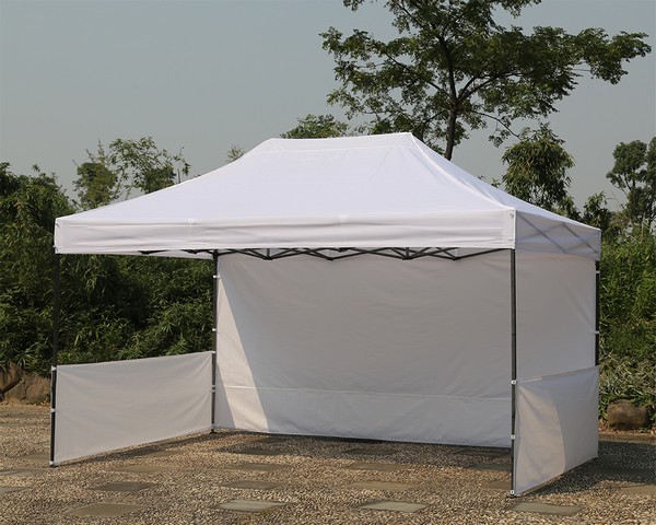 Stand aperto sul fronte del gazebo 4,5x3 bianco